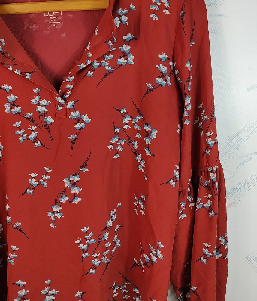 LOFT Outlet Red Floral Long Sleeve Blouse SP - Picture 2 of 9